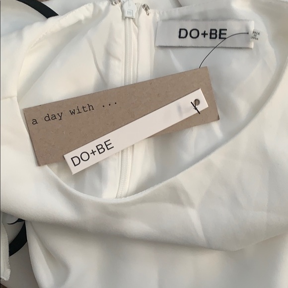 White dress with a shoulder piece - Picture 4 of 4